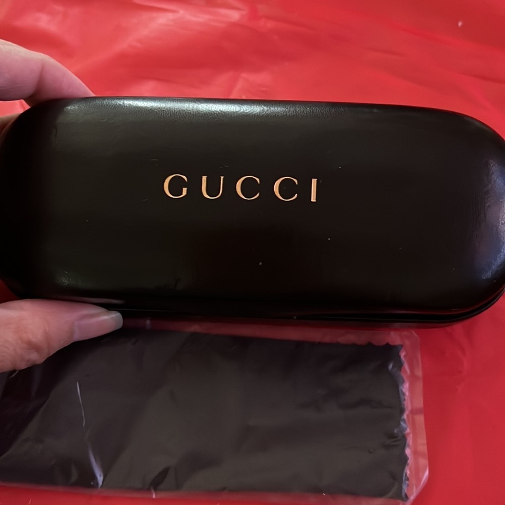 New vintage Gucci sunglasses with case - Picture 6 of 9
